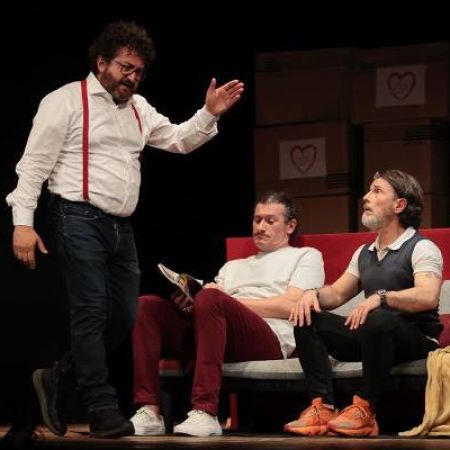 “TI SCOCCIA SE TI CHIAMO AMORE?” UNA COMMEDIA SCRITTA E DIRETTA DA LUCA GIACOMOZZI 