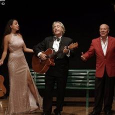 “PIGLIATE ‘STA PASTIGLIA”, LE MIGLIORI MACCHIETTE E CANZONI NAPOLETANE ALL' ARCOBALENO 
